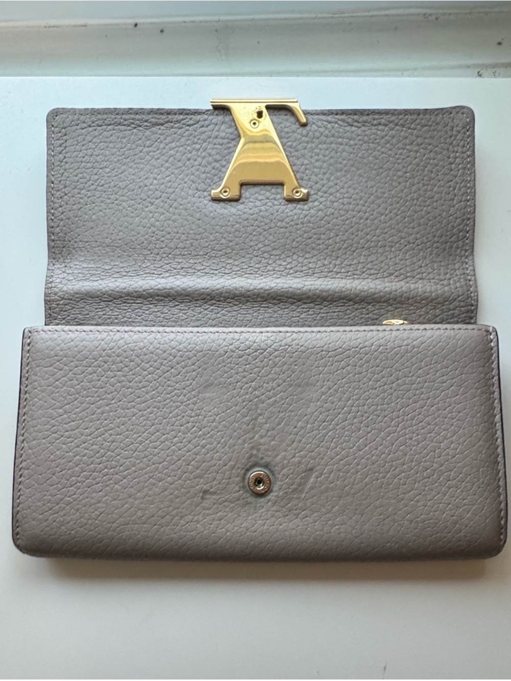 Louis Vuitton Taupe Cappucines Leather Wallet with Gold LV Emblem - Picture 5 of 16
